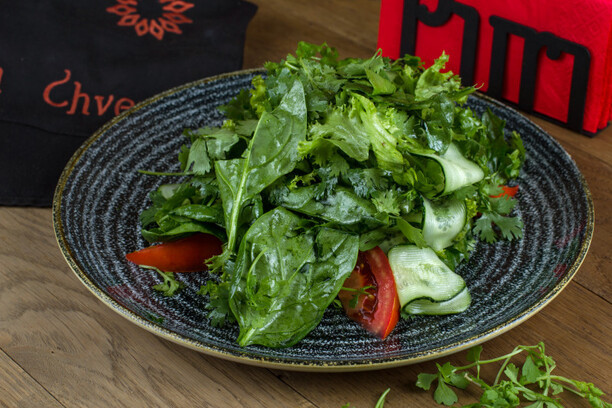 Spinach, arugula and cilantro salad